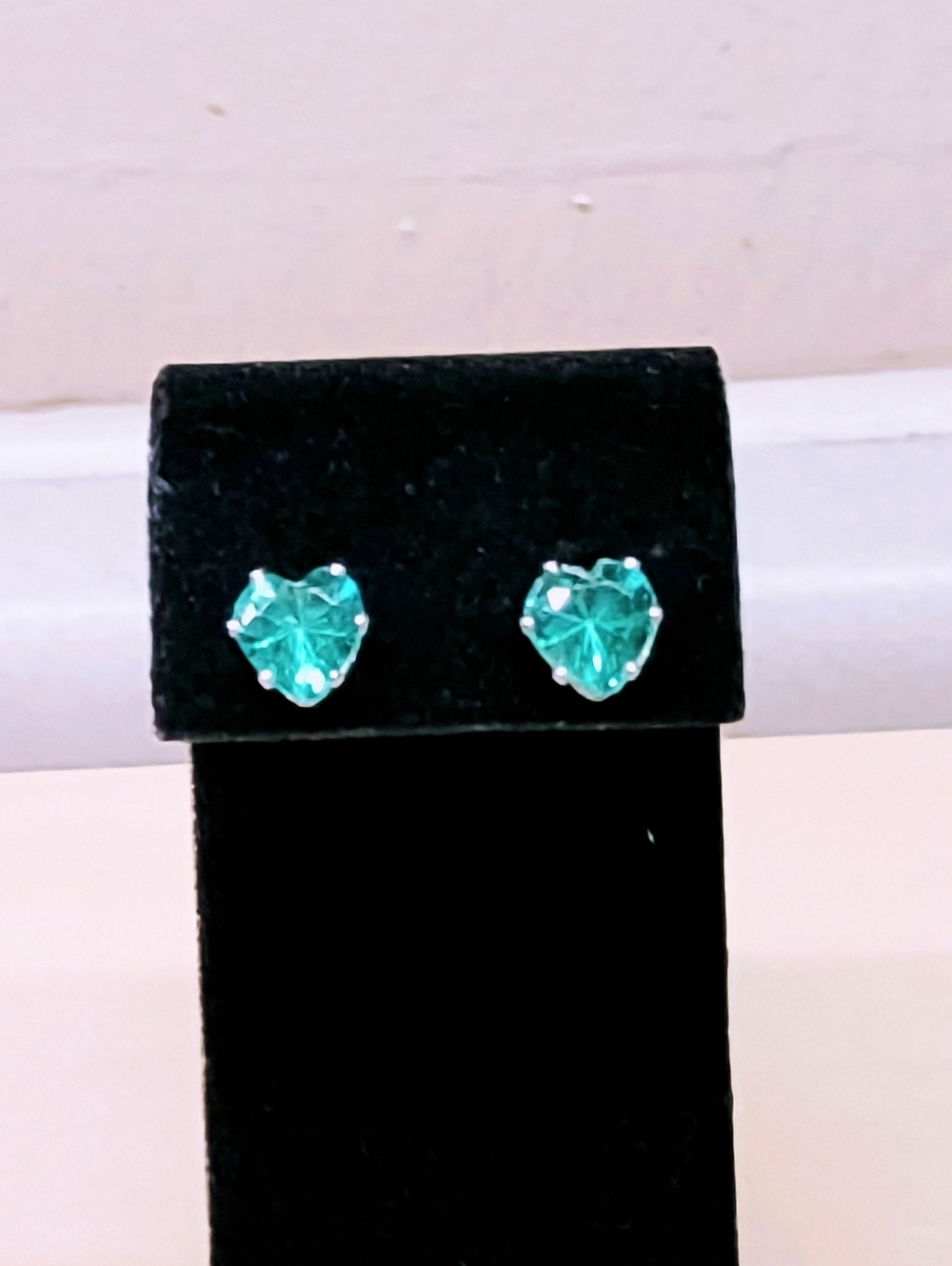 HEART SHAPED AQUAMARINE ZIRCONIA 8mm SILVER PLATED POST EARRINGS NEW IN GIFT BOX